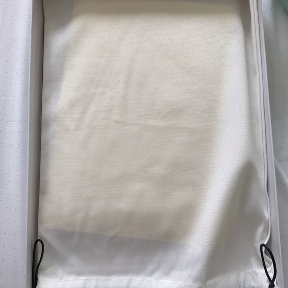 Hard Shell MacBook Pro 13” Case - Picture 7 of 7